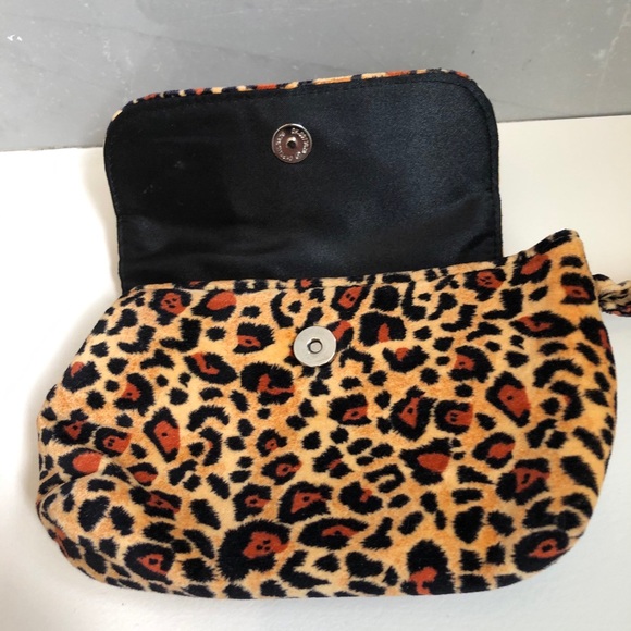 Susan Faris Cheetah Print Small Wrist Purse - Picture 3 of 11
